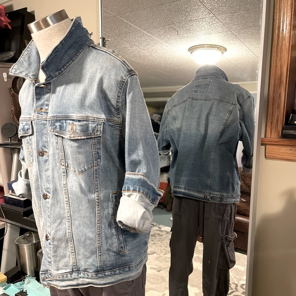 Goodiellow & Co. Men’s light blue trucker Jean jacket - Picture 3 of 6